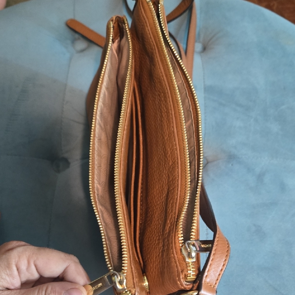 Michael Kors Tan Leather Shoulder Bag - Picture 5 of 8